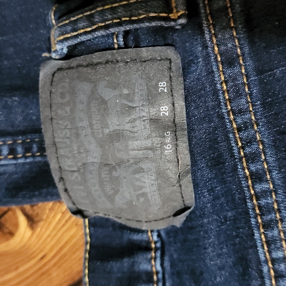LIKE NEW!Levi's Slim Jeans - Picture 4 of 6
